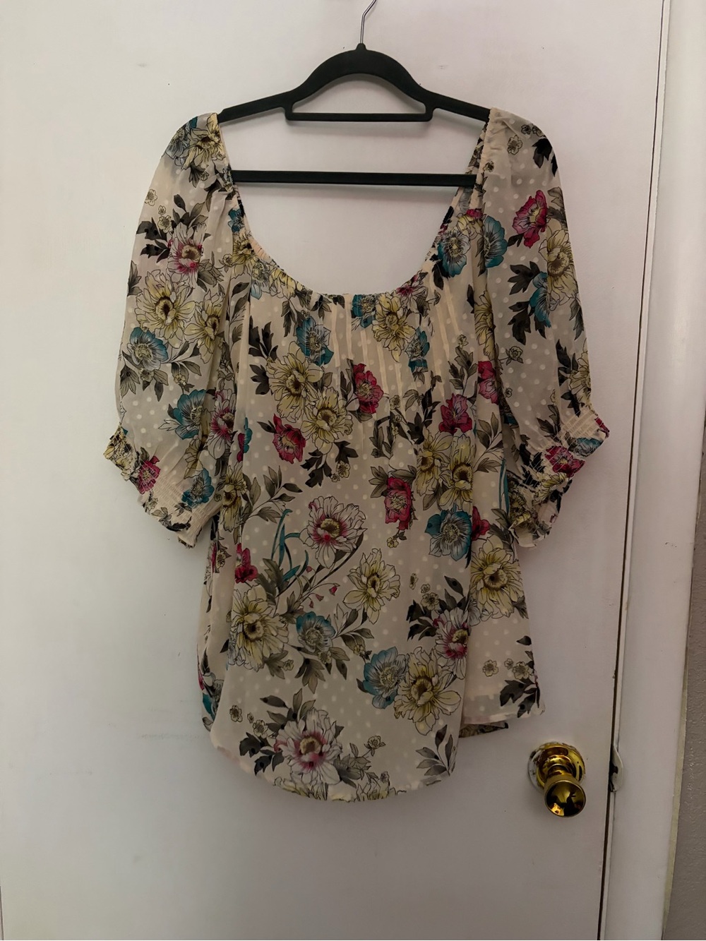 torrid Cream Floral Scoop Neck Blouse with Pink, Blue, Yellow Flowers